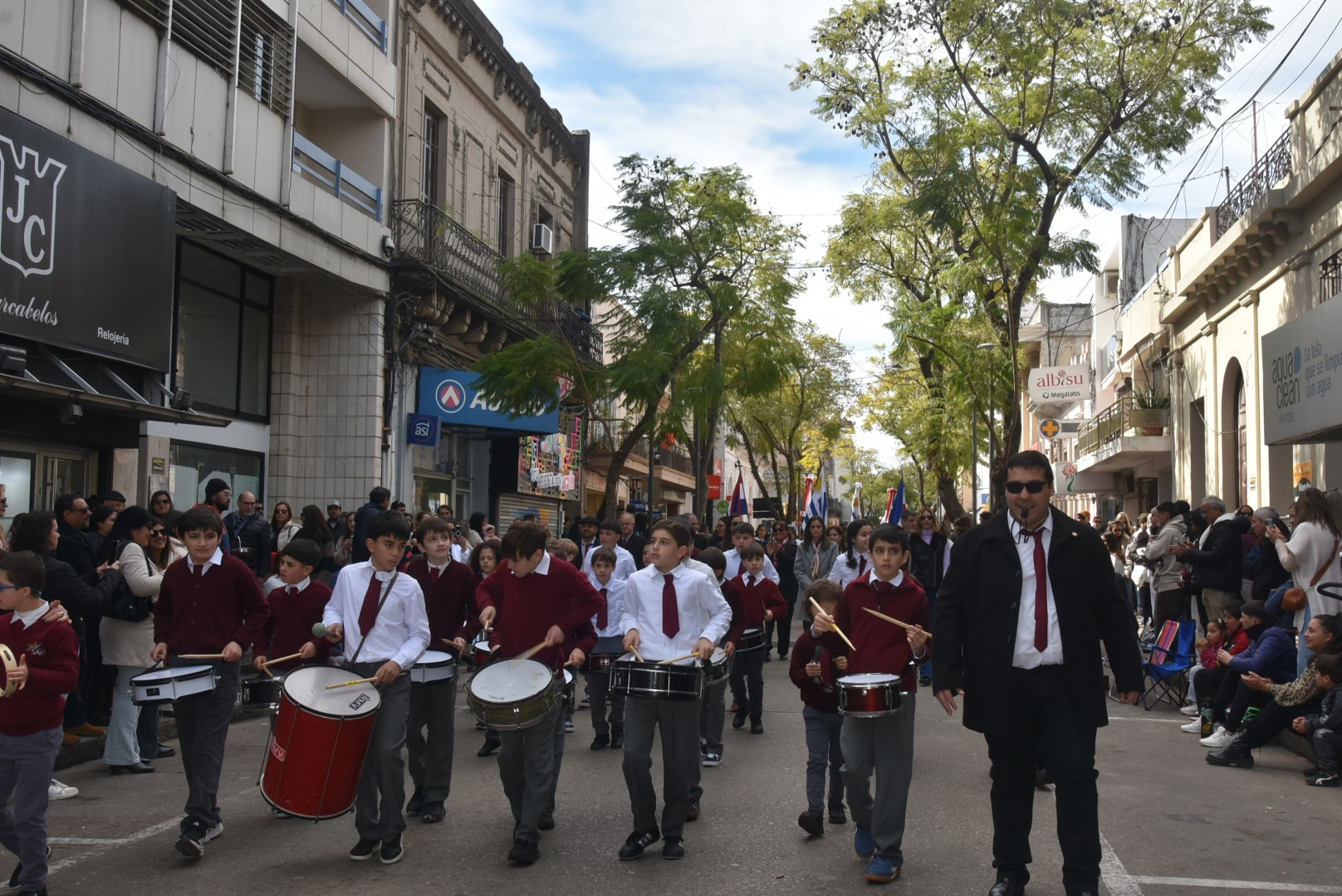 Acto y Desfile 25 de agosto